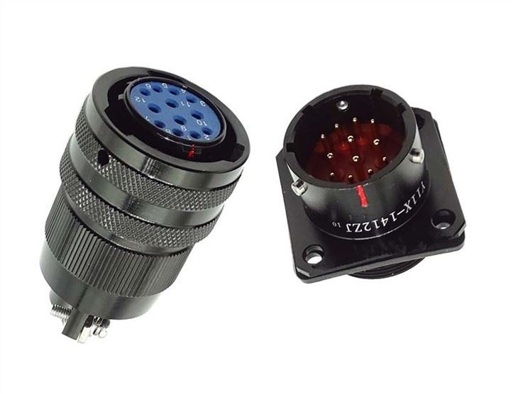 Hochstrom-Stecker und -Buchse Pogo-Pin-Anschluss