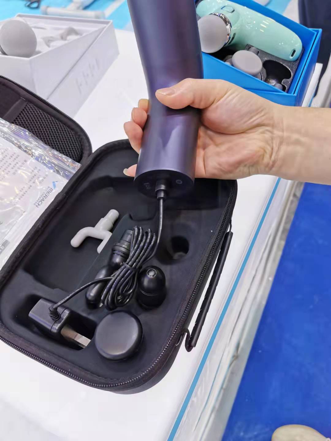 Wie funktioniert der Lade-Pogo-Pin für das Make-up-Gerät?