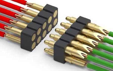 Federbelasteter Pogo-Pin-Steckverbinder mit Lötbecher