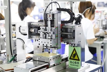 Der Produktionsprozess zum Aufladen des Pogo-Pins